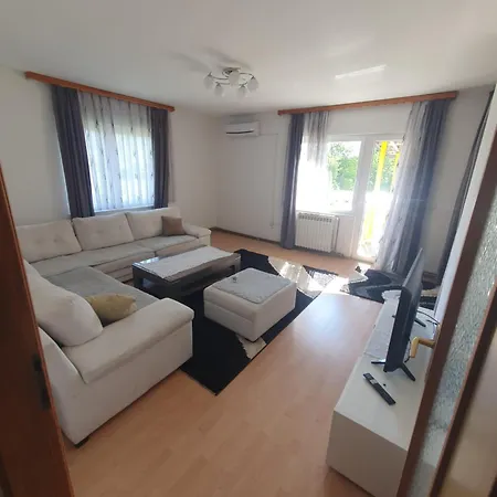 Ferienhaus Hajra *